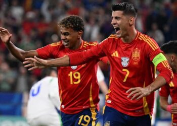 Lamine Yamal et Álvaro Morata (à d.)