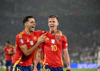 Mikel Merino et Dani Olmo (10)