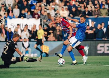 Orri Óskarsson (c.) ouvre le score contre Lyngby