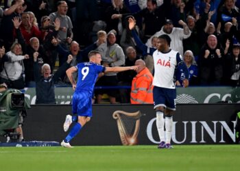 Jamie Vardy (à g.) face à Tottenham