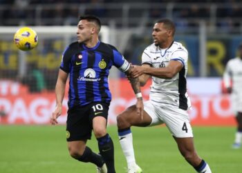 Lautaro Martinez et Isak Hien (à d.)