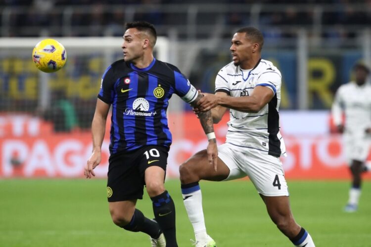 Lautaro Martinez et Isak Hien (à d.)