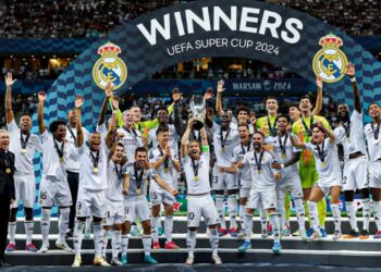Le Real Madrid avec la Supercoupe de l'UEFA