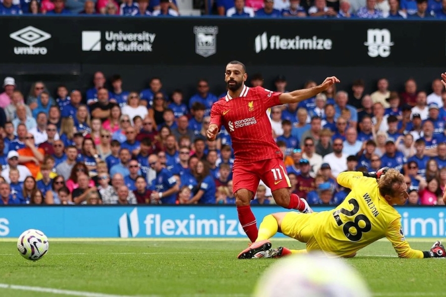 Mohamed Salah (à g.), buteur face à Ipswich