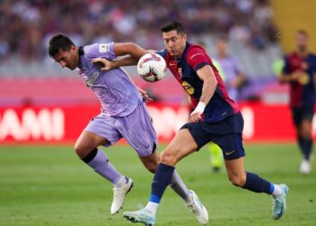 Robert Lewandowski (à d.)