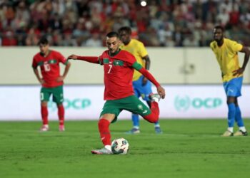Hakim Ziyech transforme le penalty pour le Maroc en match contre Gabon