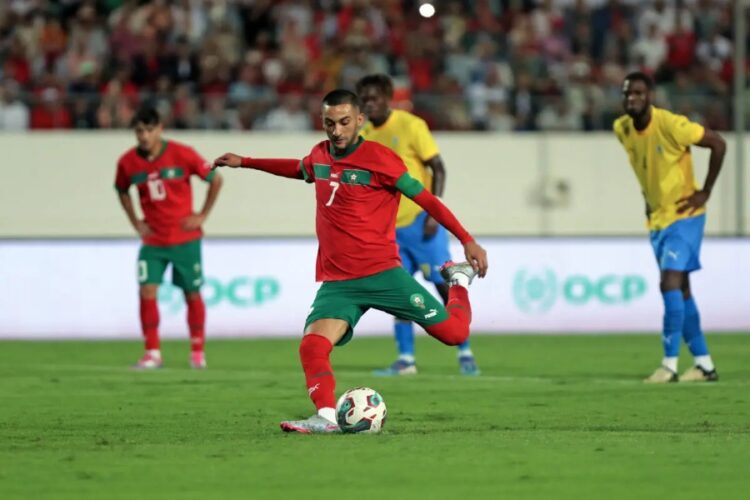 Hakim Ziyech transforme le penalty pour le Maroc en match contre Gabon