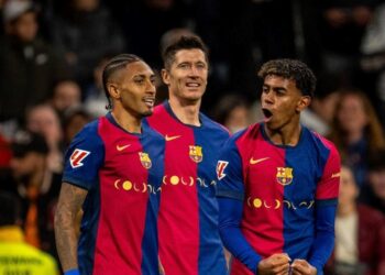 Raphinha, Robert Lewandowski et Lamine Yamal (de gauche à droite)