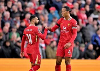 Virgil van Dijk et Mohamed Salah (à g.)