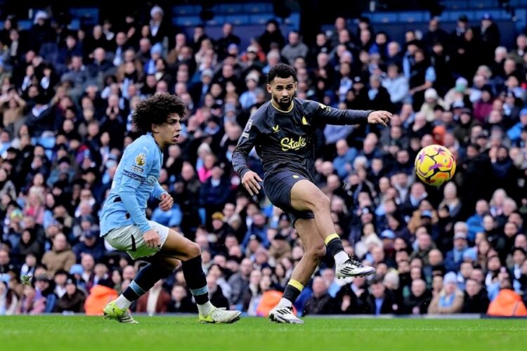 Iliman Ndiaye (à d.)