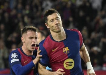 Robert Lewandowski (à d.)